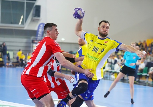 Kobieta sędziowała Industrii w Dzień Kobiet