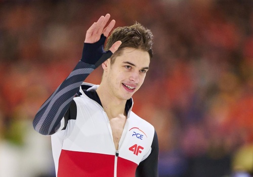 Polacy w MŚ w łyżwiarskim wieloboju. Semirunnii powalczy o medal