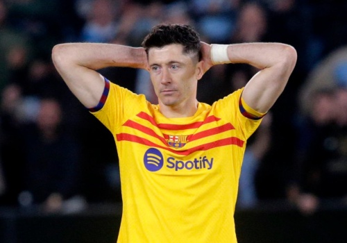 Hiszpanie nie mają litości dla Lewandowskiego