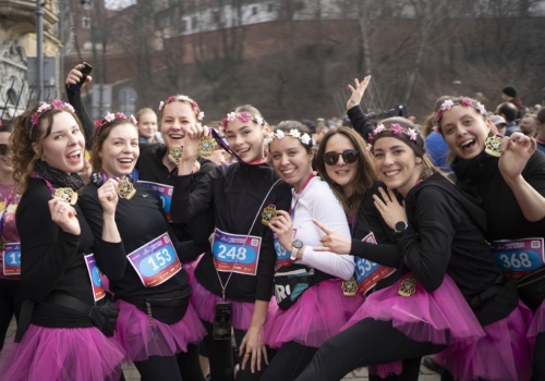 Krakowianki pobiegły po rekord. Święto kobiet pod Wawelem przyciągnęło tłumy (Galeria)