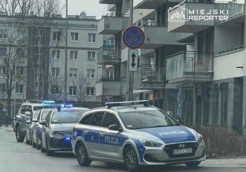 Tragedia na Grochowie. Mężczyzna spadł z piątego piętra. Nie przeżył