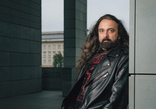 Medioznawca: „Dziś istnieją w tylko dwie klasy: bogatych i biednych, a ci, którzy mają się za klasę średnią, są po prostu wśród tych biednych”