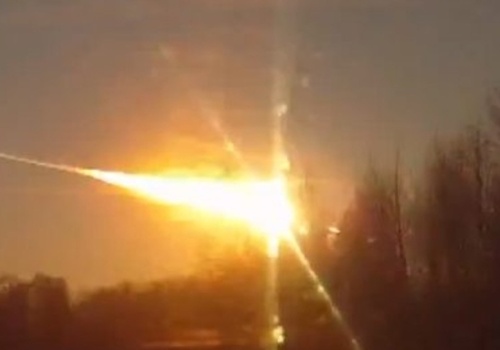 Niezwykłe, a jednocześnie groźne zdarzenie na niebie. Meteoryt spadł na dachy