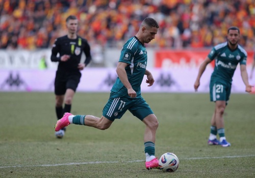 PKO Ekstraklasa: mały oddech Legii, Widzew znów w strefie spadkowej, zobacz tabelę