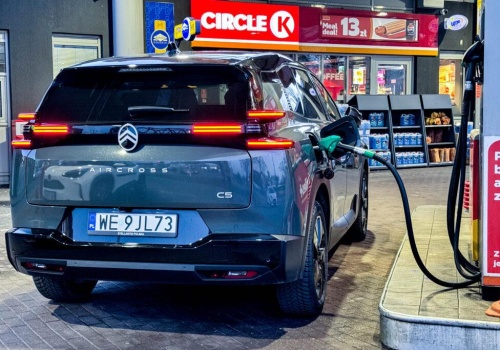 Ile litrów paliwa wejdzie do nowego Citroëna C5 Aircross, gdy zaświeci się rezerwa? Sprawdziliśmy to w praktyce