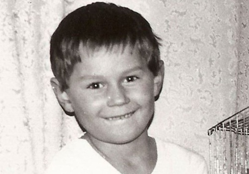 Jest idolem milionów Polaków. Wszyscy mu kibicują, a mało kto go poznaje