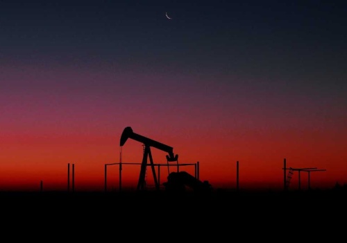 Czarny poniedziałek na rynkach. Cena ropy naftowej +30 proc.