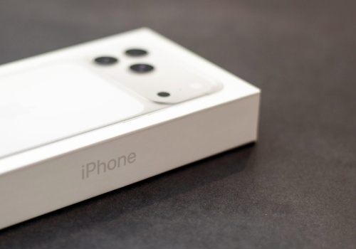 iPhone Fold na pierwszych renderach. Apple kontynuuje swoją passę