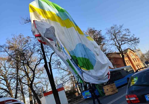 Zielona Góra. Katastrofa balonu, nie żyje kobieta, która wypadła z kosza. Zmarła mimo reanimacji