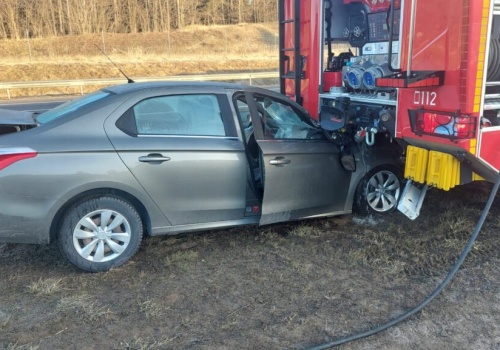 Seria zdarzeń drogowych na trasie S7! Pijany kierowca wjechał w barierki, inny kierowca wjechał w wóz straży, a jeszcze inni doprowadzili do zderzenia trzech aut