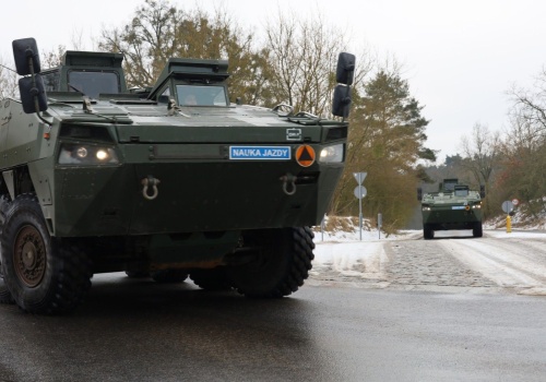 Wojsko szkoli kierowców bojowych wozów