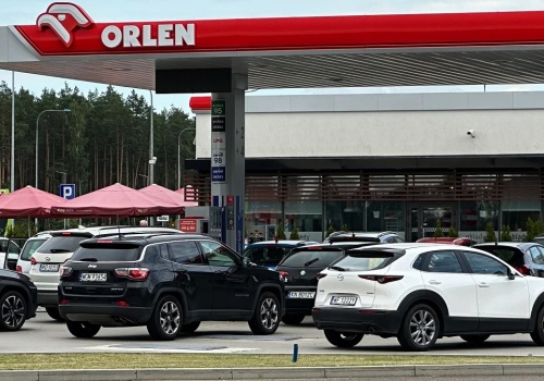 Niemcy rzucili się po paliwo z Polski. Wyschły też stacje w Czechach