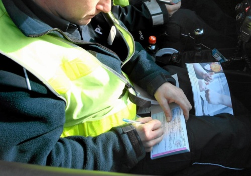 Kierowcy odkryli sposób na mandat. Wystarczy jeden błąd w dokumencie i nie ma kary ani punktów