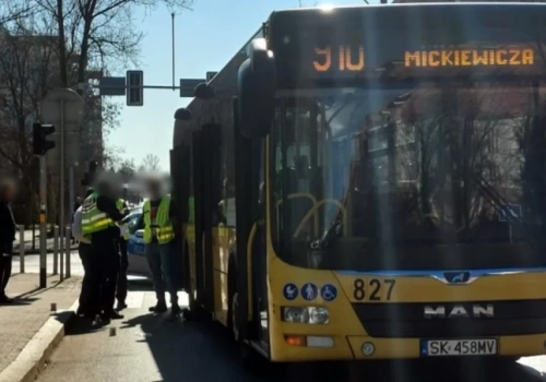 Śmiertelny wypadek w Katowicach. Zmarła kobieta potrącona przez autobus