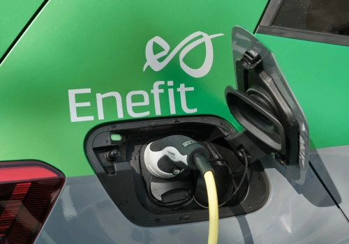 Enefit uruchomił ultraszybkie ładowarki. 2X320 kW i promocja do końca miesiąca