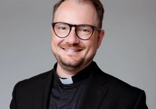 Jezuita wykłada w Chicago i Krakowie. Wywiad o. Jarosławem Mikuczewskim