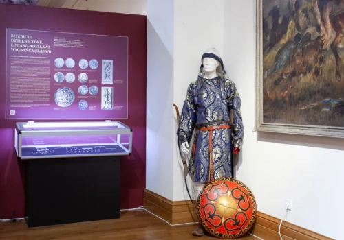 Kuratorskie oprowadzanie po wystawie „Pieniądze Piastów” w legnickim Muzeum Miedzi