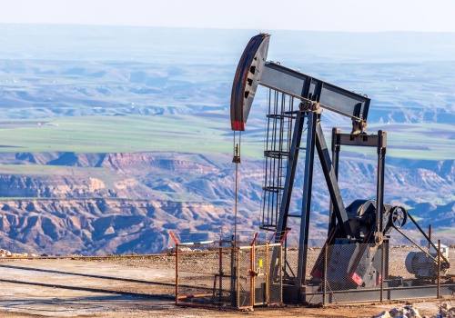 Ceny ropy przebijają psychologiczną granicę. Co zrobią rządy?