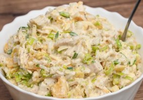 Łączę kilka składników. Mam pyszną, lekką sałatkę idealną na wielkanocny stół