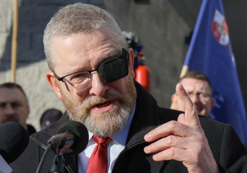 Wojna w Iranie pomoże Braunowi? Komisja Europejska już naciska na Ukrainę