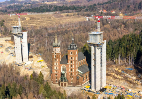 Pierwszy taki obiekt w Polsce. Zmieści pod sobą wieżę Bazyliki Mariackiej