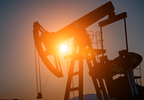 Irak i Kuwejt ograniczają wydobycie ropy, magazyny wypełnione