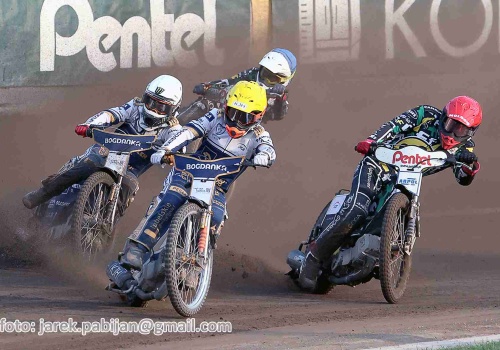 Żużel. Przeciwległa prosta: PESEL, czyli jak zrobiliśmy z młodości towar luksusowy (FELIETON)