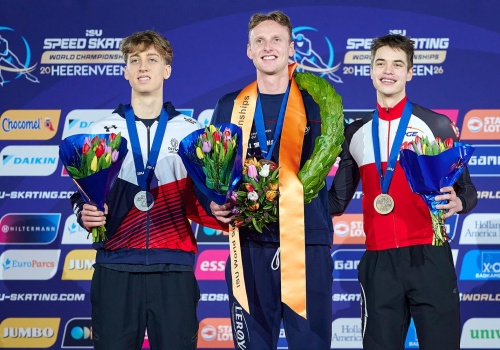 Łyżwiarskie MŚ w wieloboju. Władimir Semirunnij z historycznym brązowym medalem