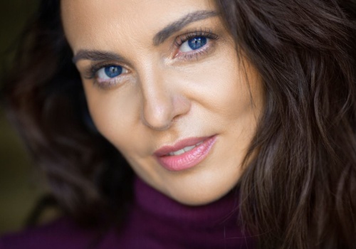 Jak odmłodzić twarz makijażem? 3 sekrety profesjonalnej makijażystki. 