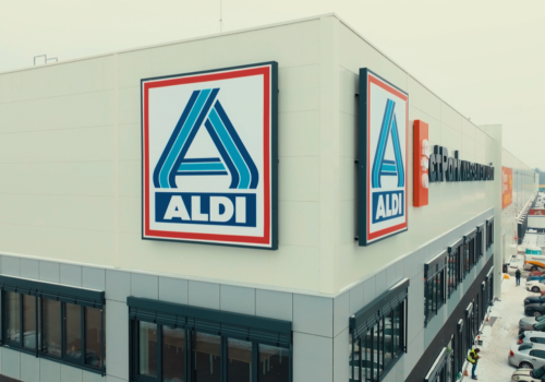 Tchibo oskarża sieć Aldi o sprzedaż kawy marki własnej poniżej kosztów produkcji