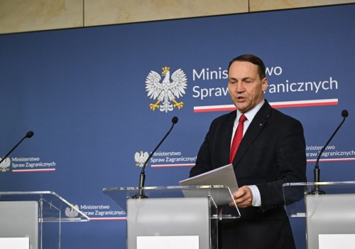 Polacy ignorują wojnę i lecą na Bliski Wschód. Sikorski podał liczby