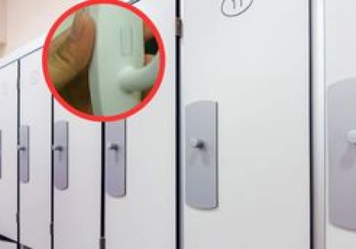 Nie rozbieraj się, gdy widzisz taki wieszak. Wyjdź i zgłoś