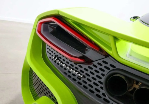 Wściekle zielony Hennessey Venom F5 Roadster właśnie trafił pod młotek