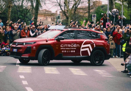 Nowy Citroën C5 Aircross debiutuje na Strade Bianche. Będzie oficjalnym samochodem wyścigów kolarskich RCS Sport