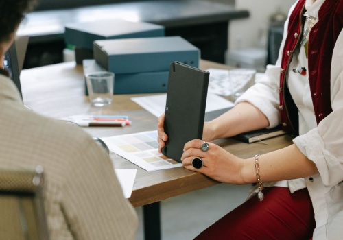 Miliardy na kontach firm i pracowników. Nowa ustawa wchodzi w życie. Kto załapie się na pomoc?