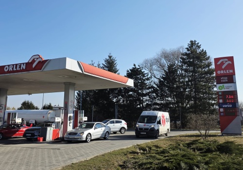 Będzie tańsze paliwo. Senator z Sądecczyzny: „Miało być 5,19 za litr. Zapomnijcie”