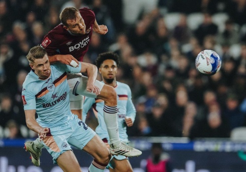 Rzuty karne wyłoniły ostatniego ćwierćfinalistę Pucharu Anglii