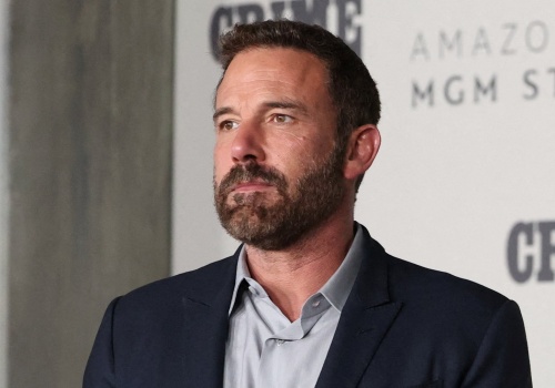 Bliscy Bena Afflecka zaniepokojeni jego zachowaniem. 