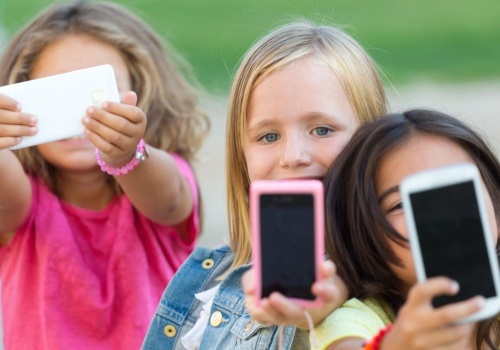 Zakaz social mediów dla najmłodszych. Były minister: cel jest inny