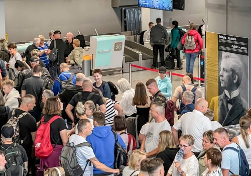 Duże lotnisko ogłosiło zakaz. Poszło o ten strój. 