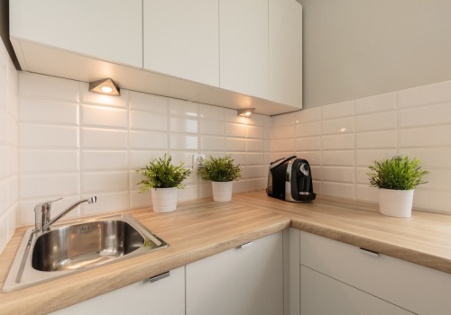 Urządzasz kuchnię? Kuchenkę i lodówkę koniecznie umieść w tym miejscu