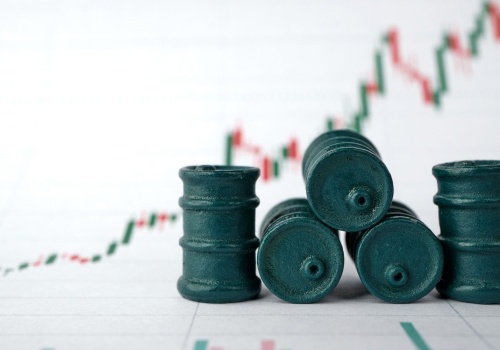 Trump sugeruje „zakończenie” wojny, ceny ropy spadają