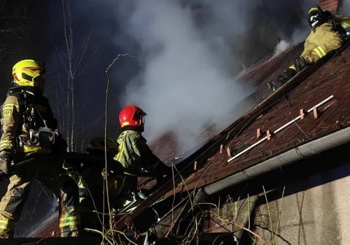 Nocny pożar w Janowie. Spłonął stary dom jednorodzinny