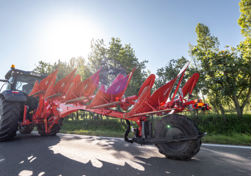 KUHN Master M: nowa generacja pługów zawieszanych dla ciągników 110–240 KM. Premiera na Agrotechu