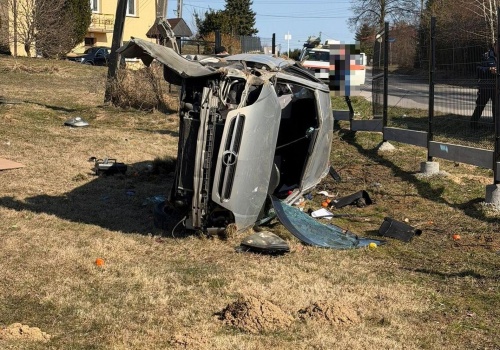 Rzeszów: Pijany kierowca rozbił auto i staranował ogrodzenie
