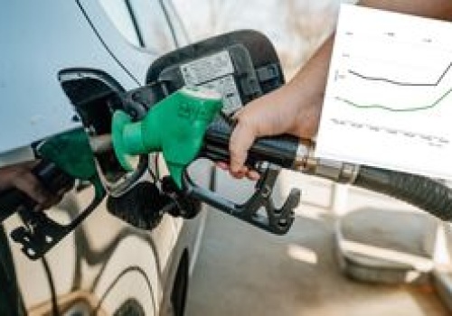 Czy Polska może ponownie obniżyć VAT na paliwo? Ekspert wyjaśnia