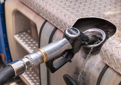 Gorączka na rynku paliw, a ten kraj ma zapasy na 254 dni