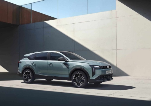 Skoda i Toyota mogą się bać. Dacia zaprezentowała właśnie model Striker.