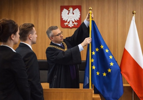 Spór o flagę Unii Europejskiej w sądach