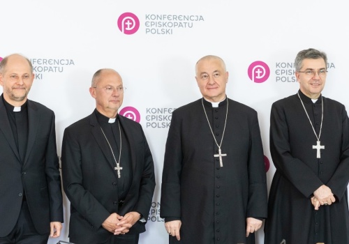 Zebranie KEP. Ważą się losy komisji do spraw wykorzystania małoletnich